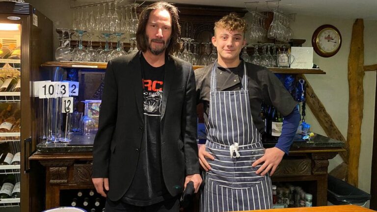 _128529848_keanureevestring1