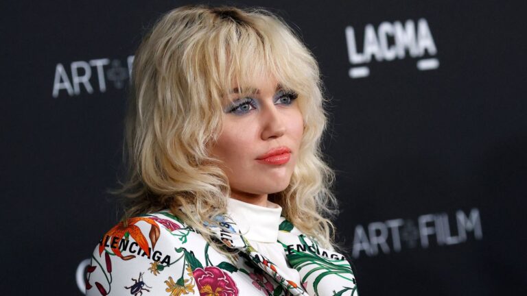 220323115401-miley-cyrus-file-110621