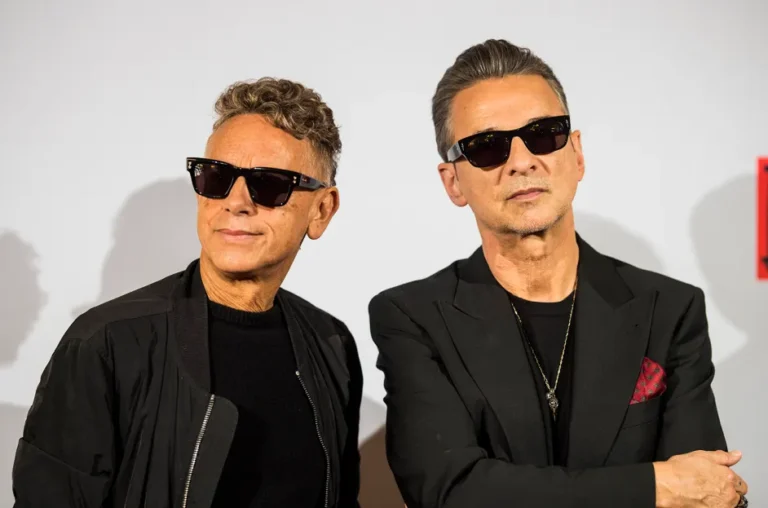 02-depeche-mode-2023-b-billboard-1548